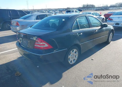 2005 Mercedes-Benz C 320 Luxury 4Matic z USA, uszkodzony, nr VIN WDBRF84J75F664029